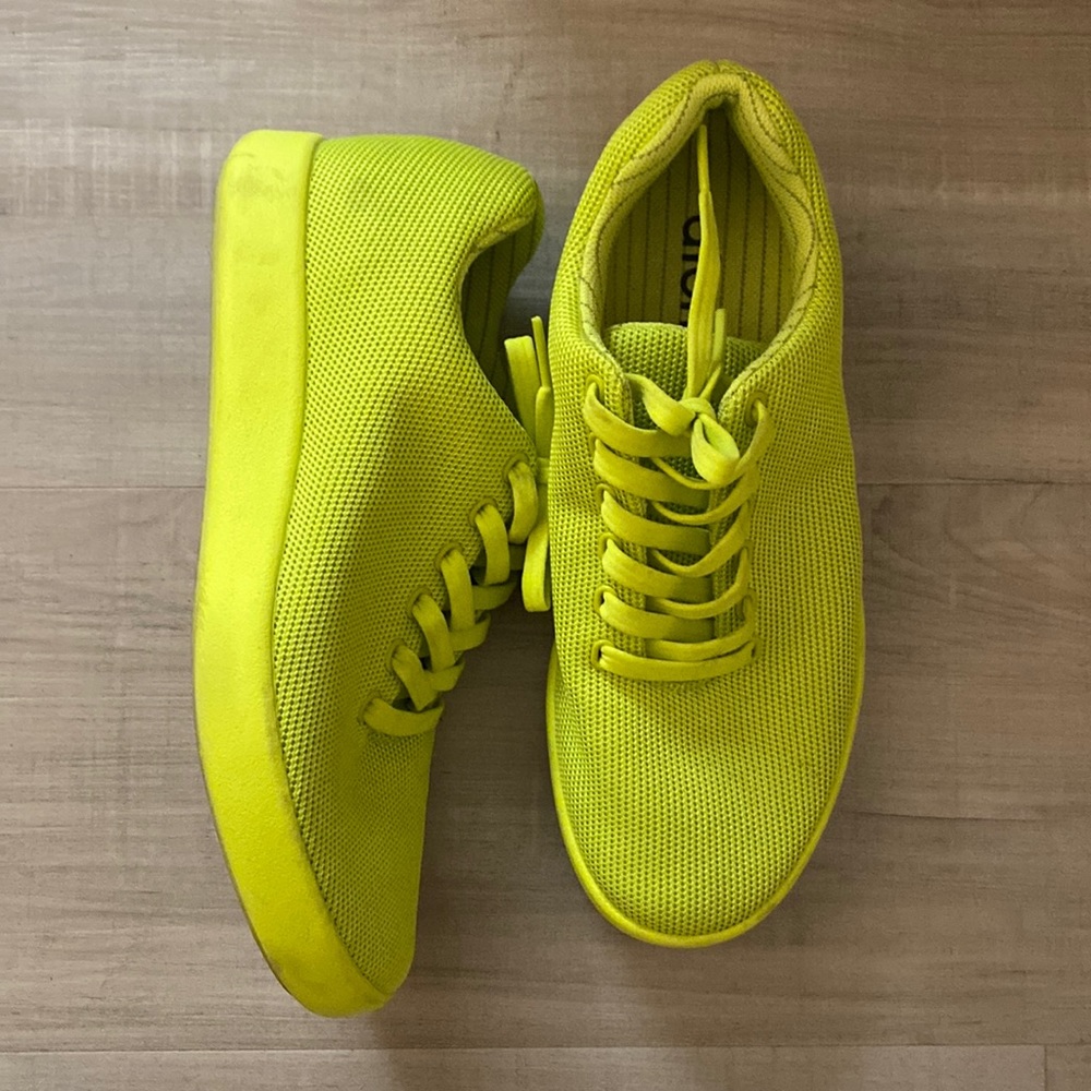 Atoms Sneakers
